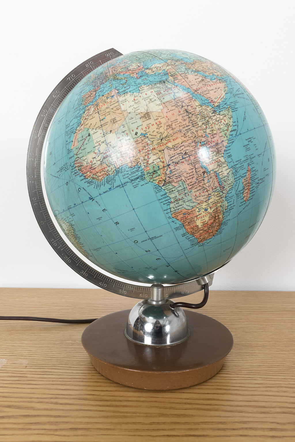klep tweedehands afwijzing JRO Globe met licht - Decennia Design