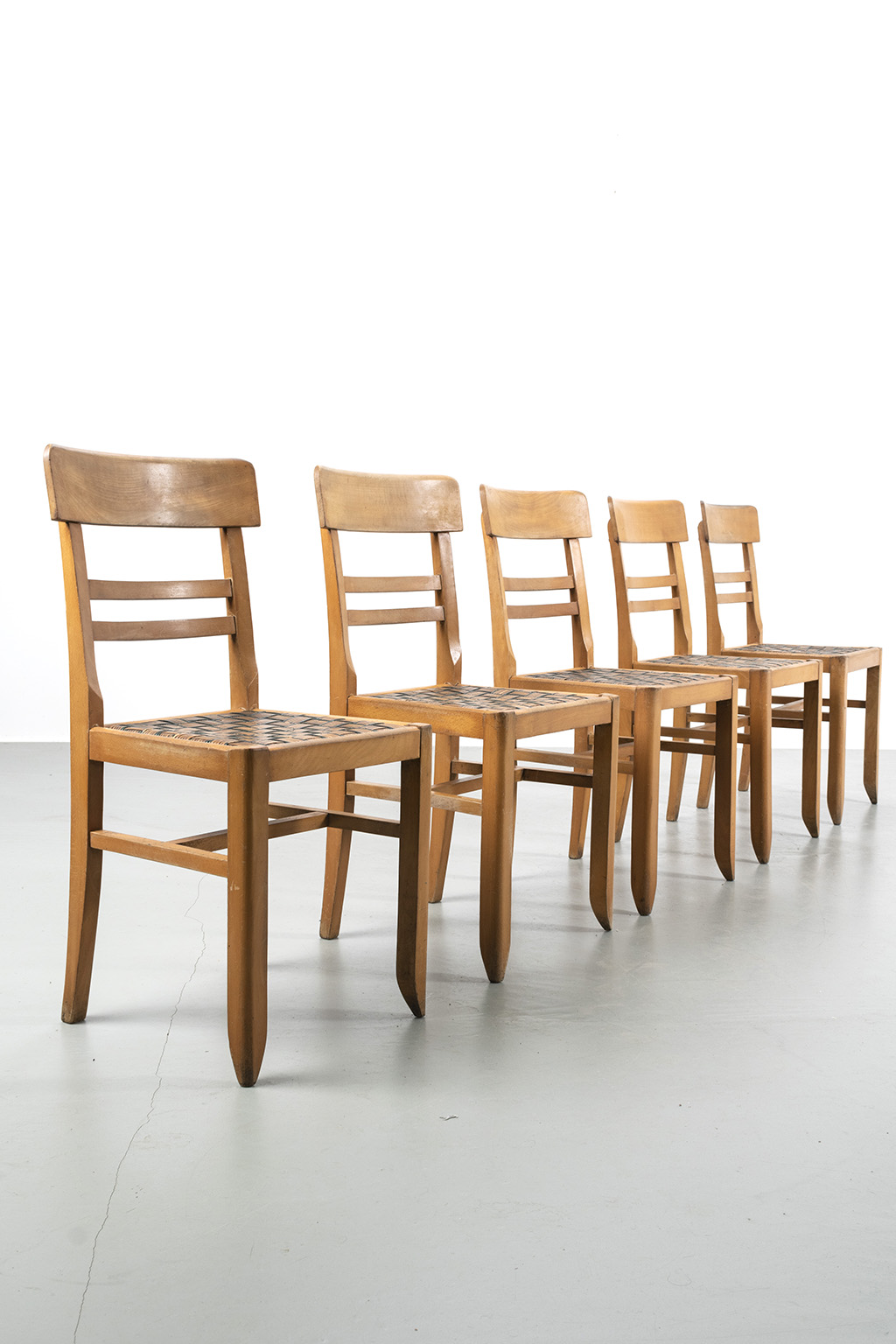 groep long Romanschrijver Set van 5 houten café stoelen - Decennia Design