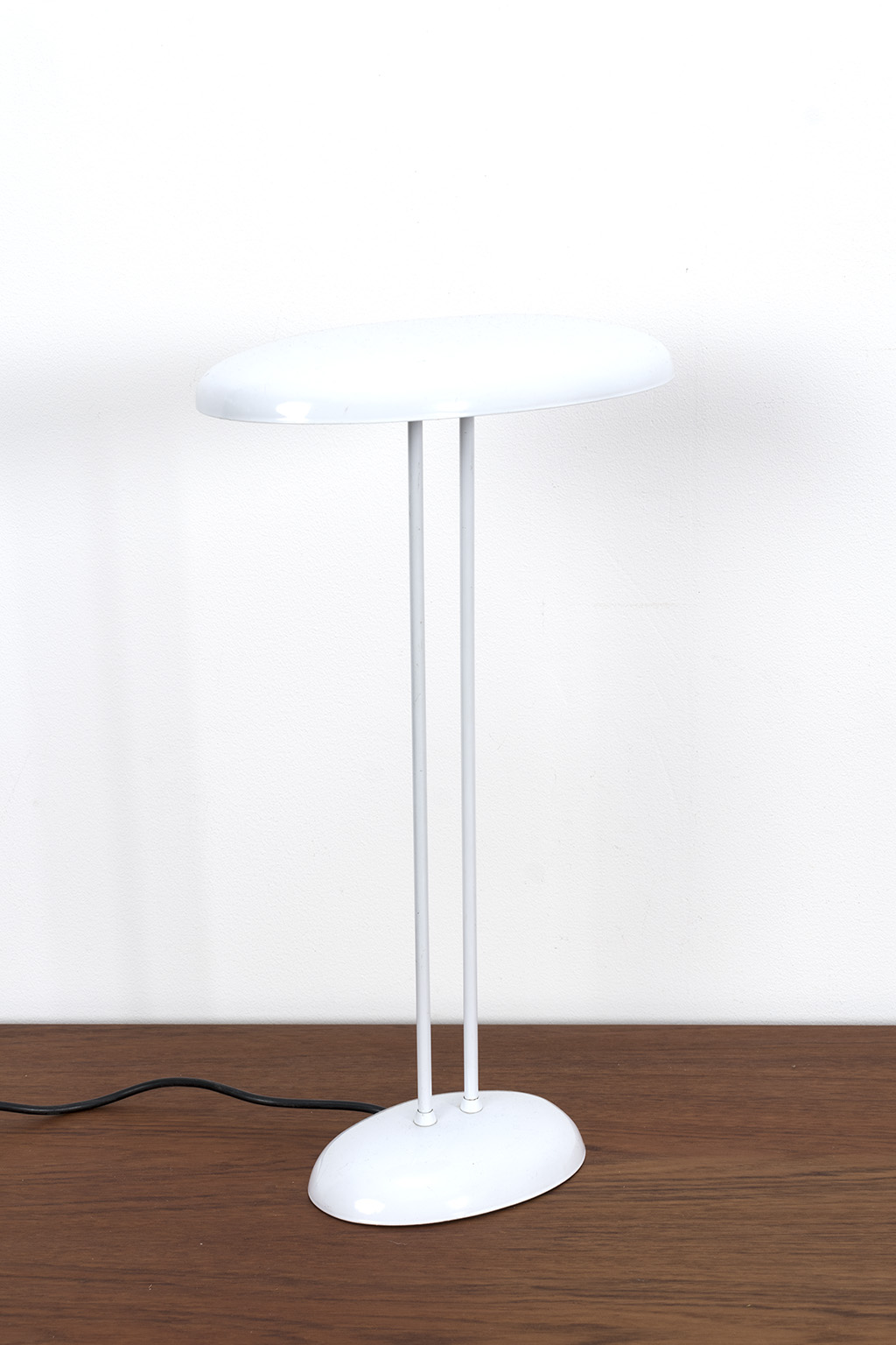 gelijktijdig veiligheid Dominant Wit metalen halogeen tafellamp - Decennia Design