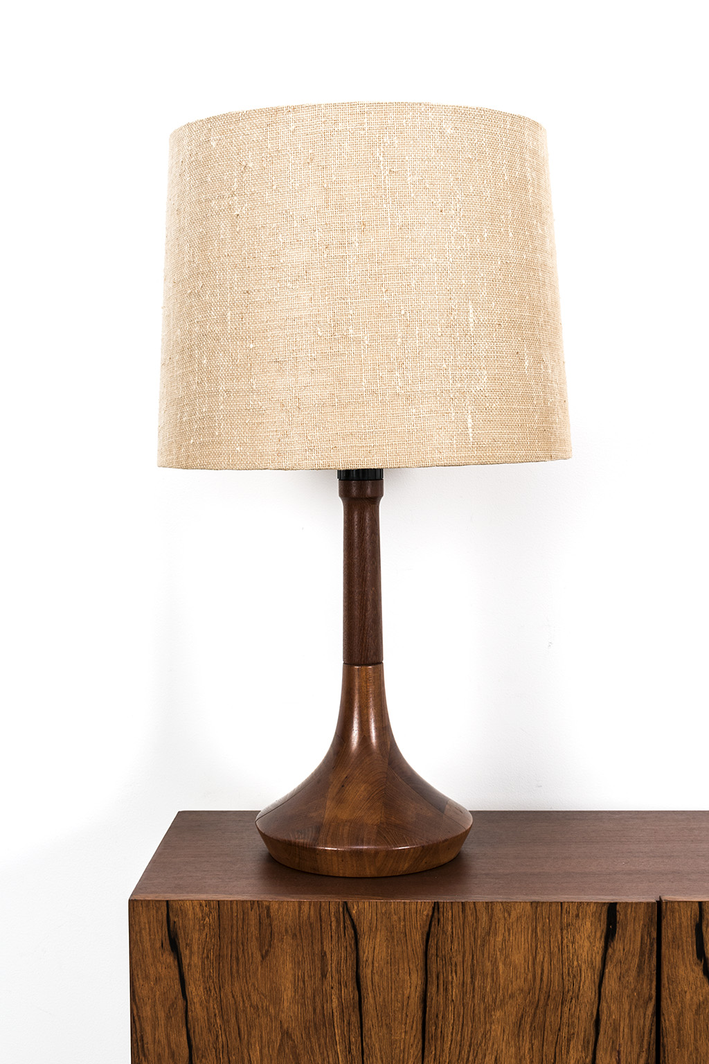 rustig aan Caroline Dij Leuke tafellamp van teak - Decennia Design